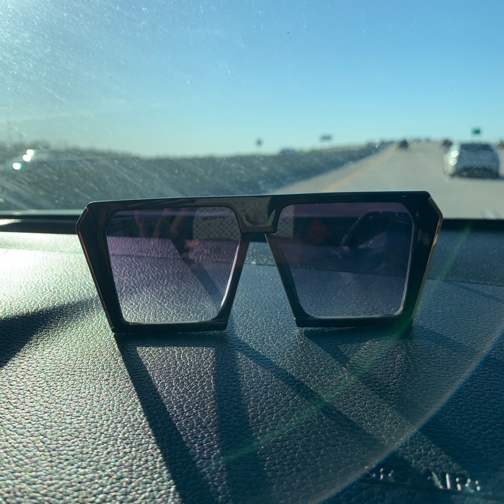 Shield frame sunglasses